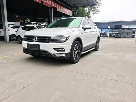 Volkswagen Tiguan L 2017 — фото 1