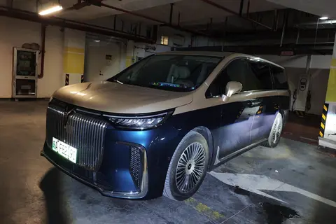 Voyah 梦想家 PHEV 2025