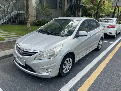 Hyundai 瑞纳 2010
