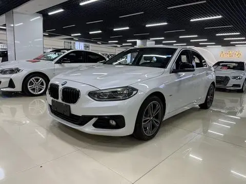 BMW 1 Series 2018 — фото 1