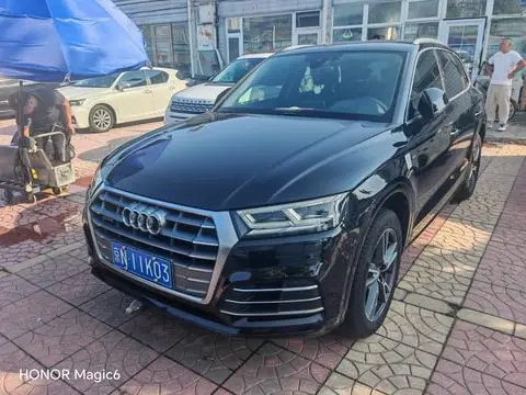 Audi Q5L 2018 — фото 1