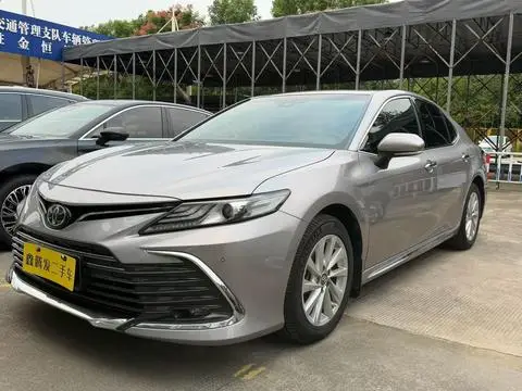 Toyota Camry 2023 — фото 1