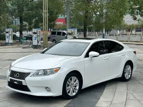 Lexus ES 2014 — фото 1