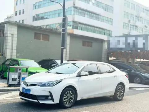 Toyota Corolla 2018 — фото 1
