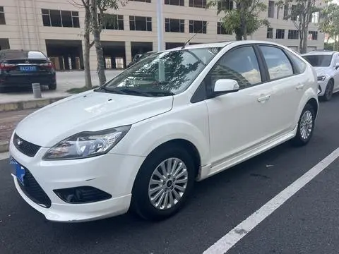 Ford Focus 2013 — фото 1