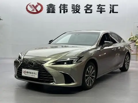 Lexus ES 2025