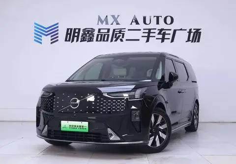 Volvo EM90 2025
