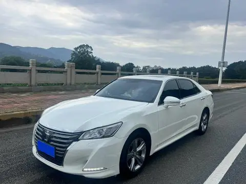 Toyota Crown 2015