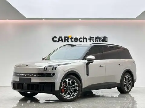 Lynk & Co 900 2025