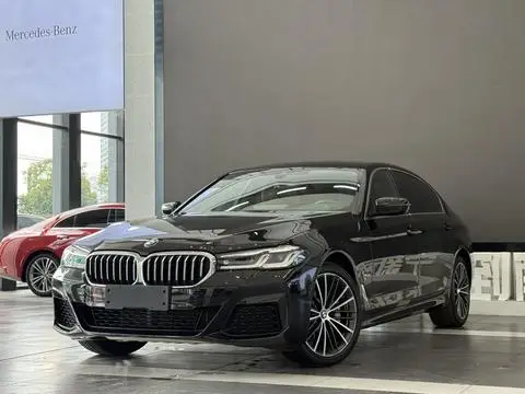BMW 5 Series 2022 — фото 1