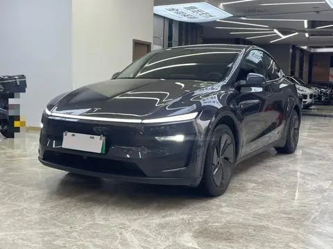 Tesla Model Y 2025