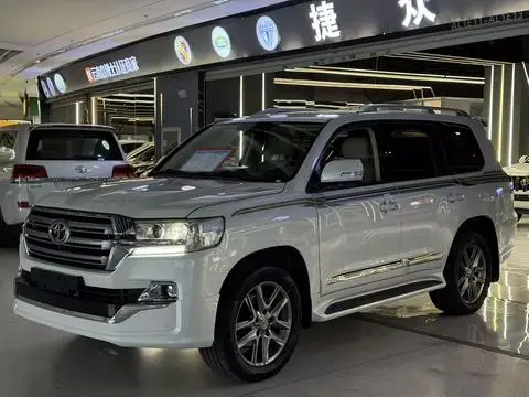 Toyota 兰德酷路泽 2015 — фото 1
