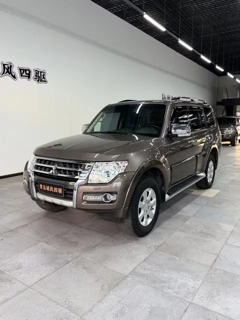 Mitsubishi 帕杰罗 2016