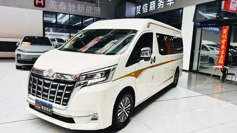 Toyota Hiace 2024 — фото 1