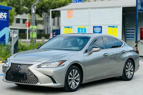 Lexus ES 2020