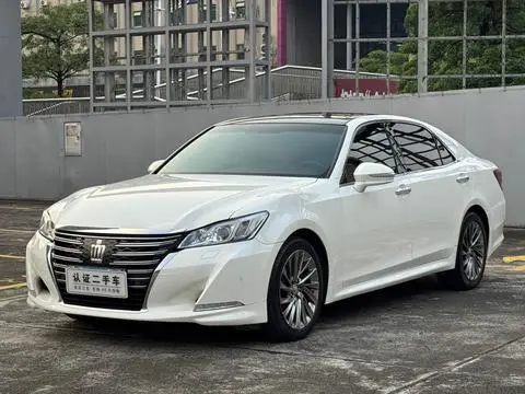 Toyota Crown 2015