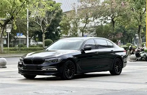 BMW 5 Series 2018 — фото 1