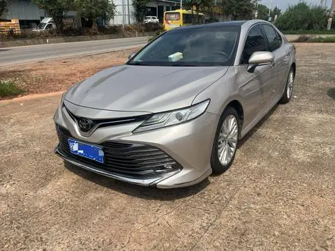 Toyota Camry 2019 — фото 1
