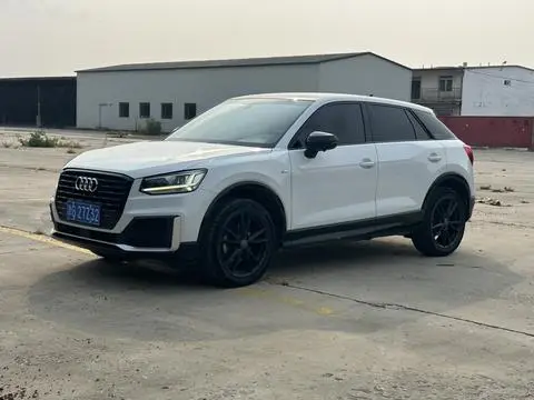 Audi Q2L 2018 — фото 1