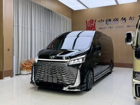 Toyota Hiace 2025 — фото 1