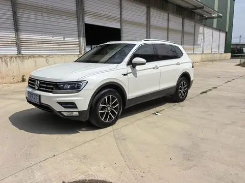 Volkswagen Tiguan L 2018 — фото 1