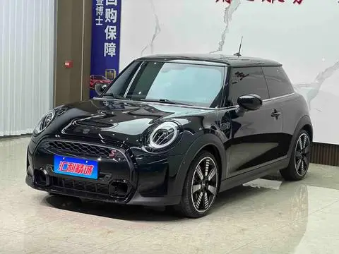 MINI MINI 2023