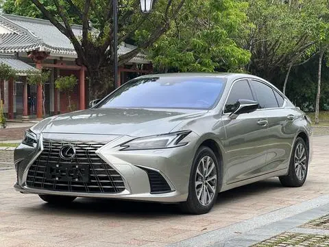 Lexus ES 2025
