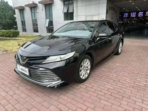 Toyota Camry 2018 — фото 1