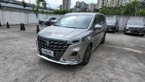 Roewe iMAX8 2023