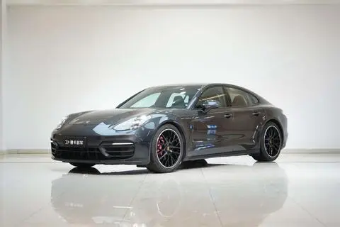 Porsche Panamera 2023