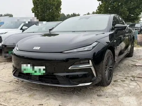 Geely 星耀8 PHEV 2025