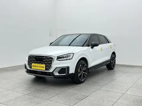Audi Q2L 2020 — фото 1