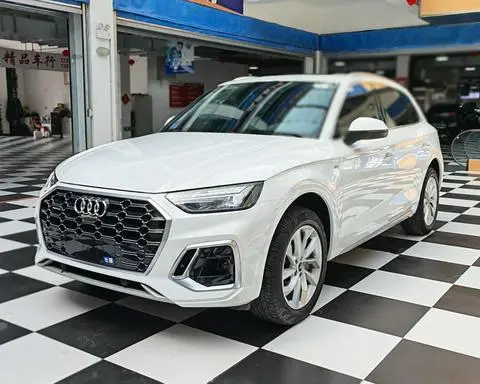 Audi Q5L 2022 — фото 1