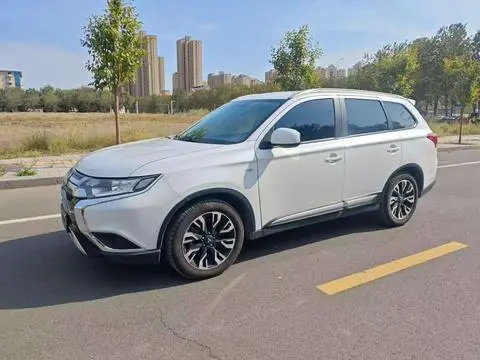 Mitsubishi 欧蓝德 2020 — фото 1