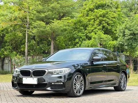 BMW 5 Series 2018 — фото 1