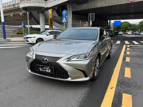 Lexus ES 2020