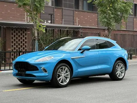 Aston Martin DBX 2023