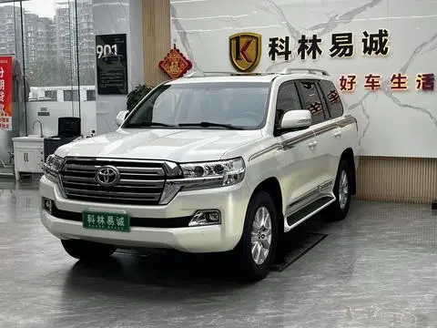 Toyota 兰德酷路泽 2018 — фото 1