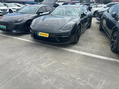 Porsche Panamera 2021