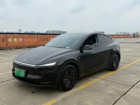 Tesla Model Y 2025
