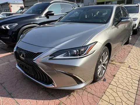 Lexus ES 2020