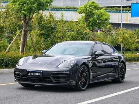Porsche Panamera 2022