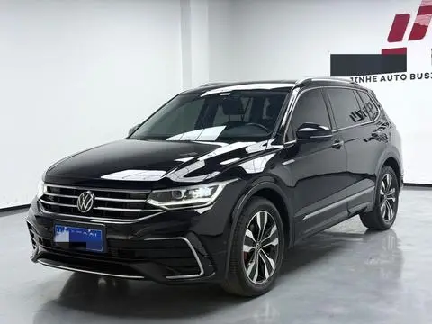 Volkswagen Tiguan L 2022 — фото 1