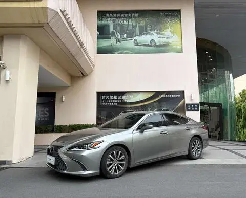 Lexus ES 2020
