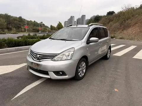 Nissan 骊威 2013