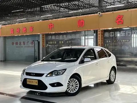 Ford Focus 2013 — фото 1