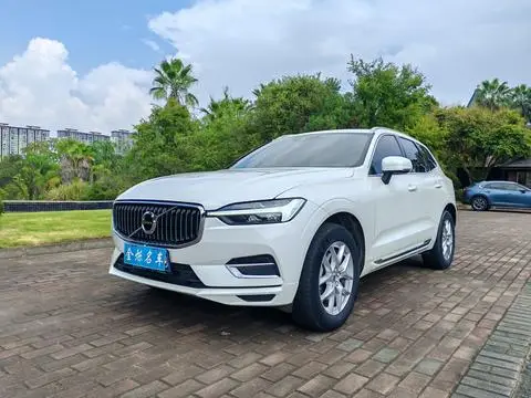 Volvo XC60 2021 — фото 1
