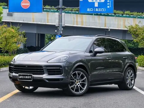 Porsche Cayenne 2021 — фото 1