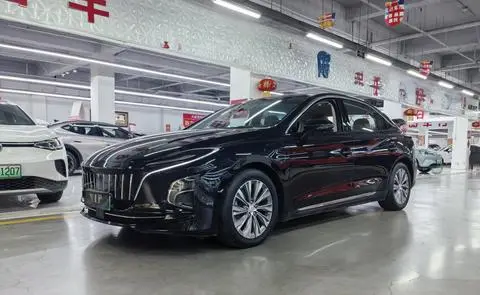 Hongqi E-QM5 2023