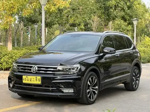 Volkswagen Tiguan L 2020 — фото 1